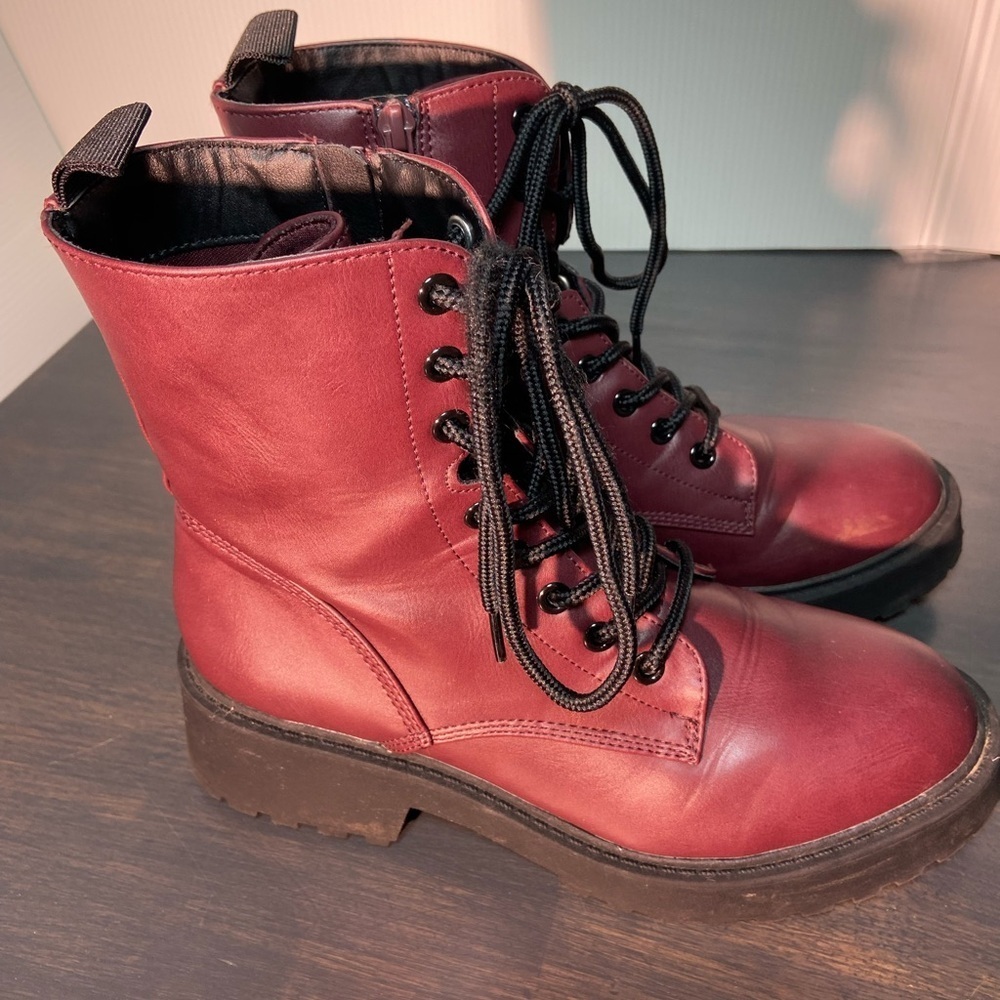 🥾 SIM New York Burgundy Combat Boots – Women’s 7.5M